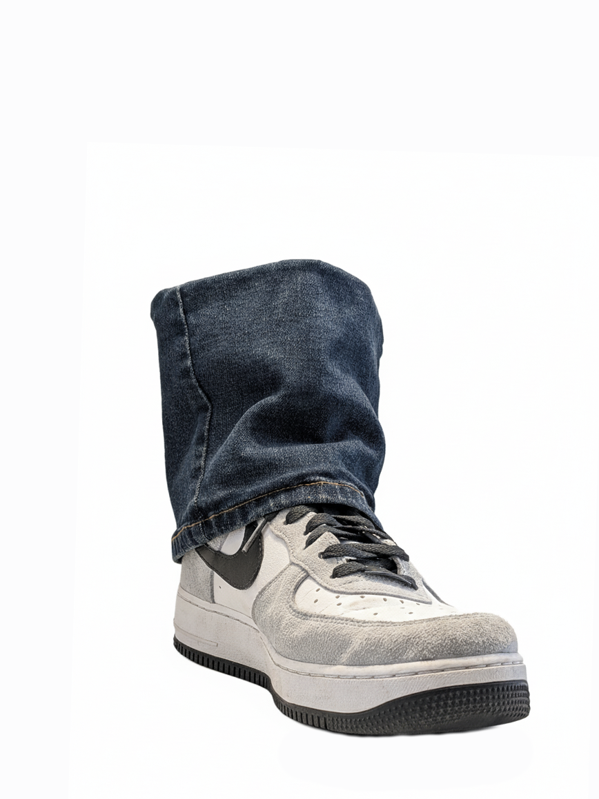 Sneaker with dark wash jeans