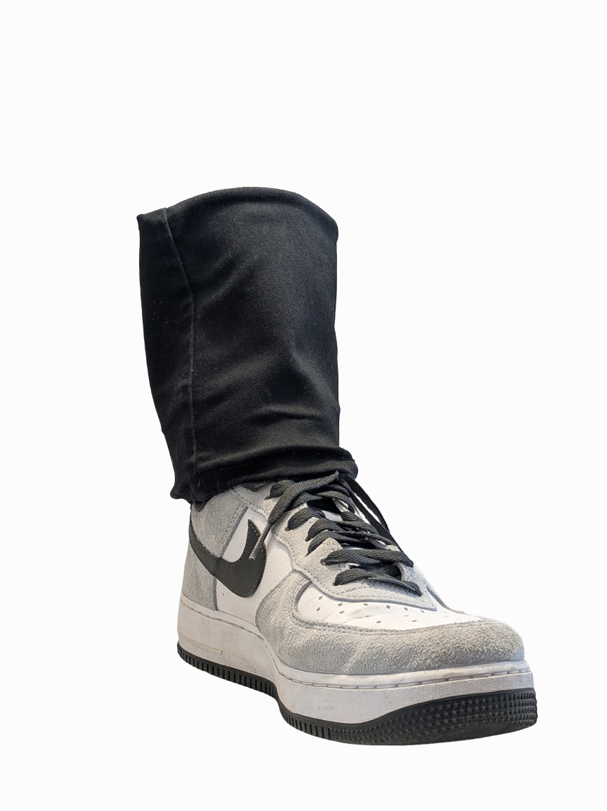 Sneaker with black pants