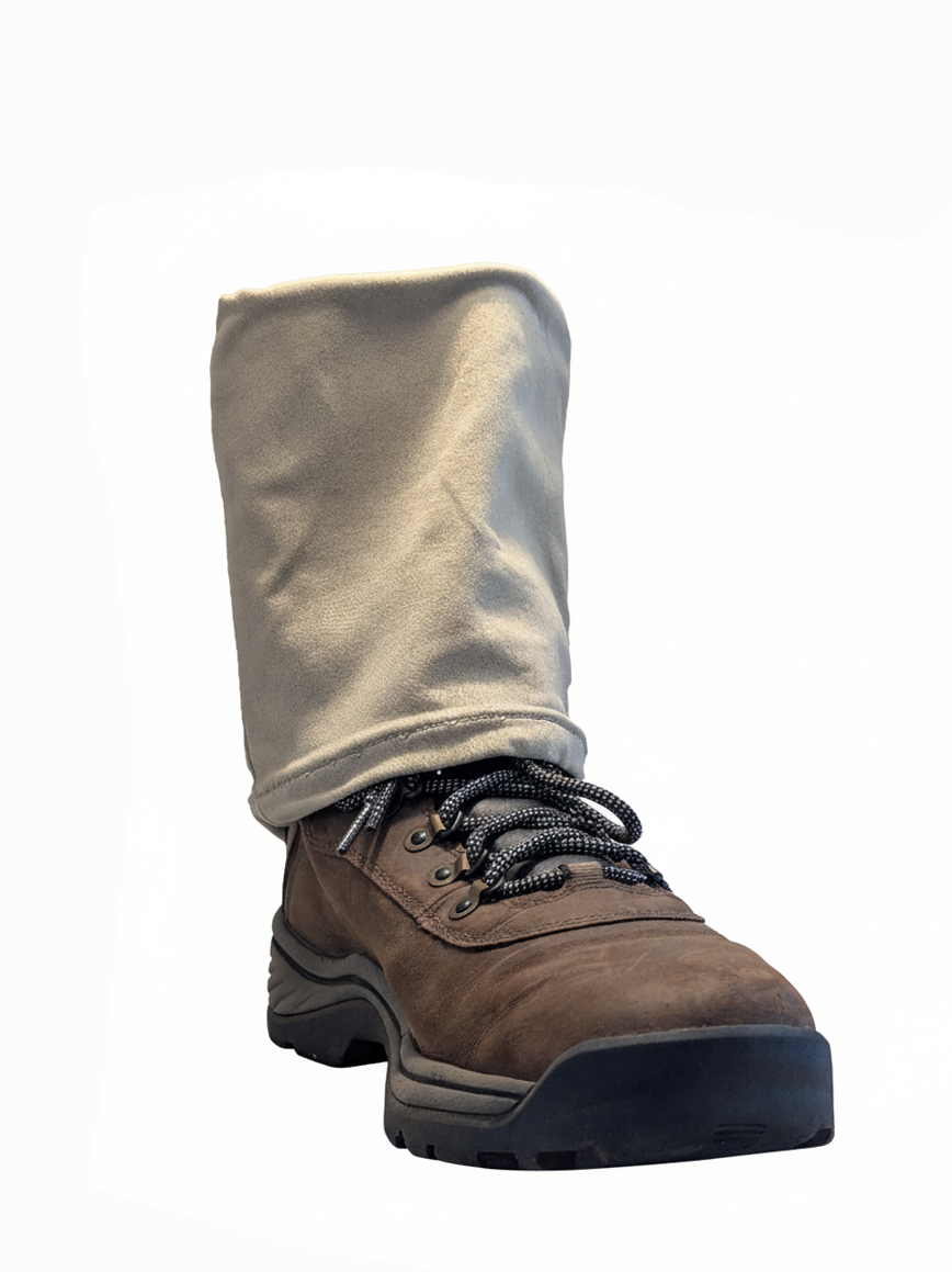 Brown boot with cargo pants
